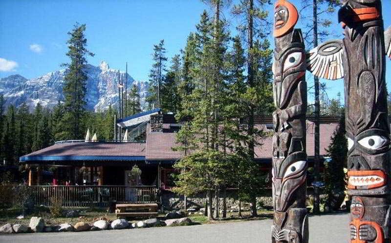 Sunwapta Falls Rocky Mountain Lodge Jasper Bagian luar foto