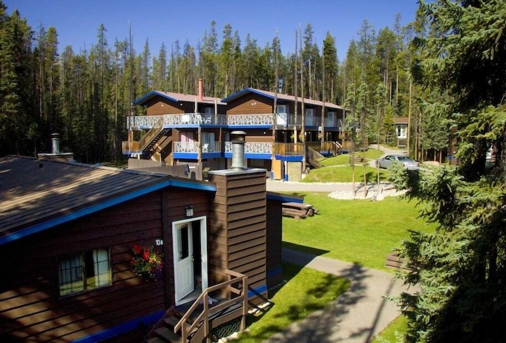 Sunwapta Falls Rocky Mountain Lodge Jasper Bagian luar foto