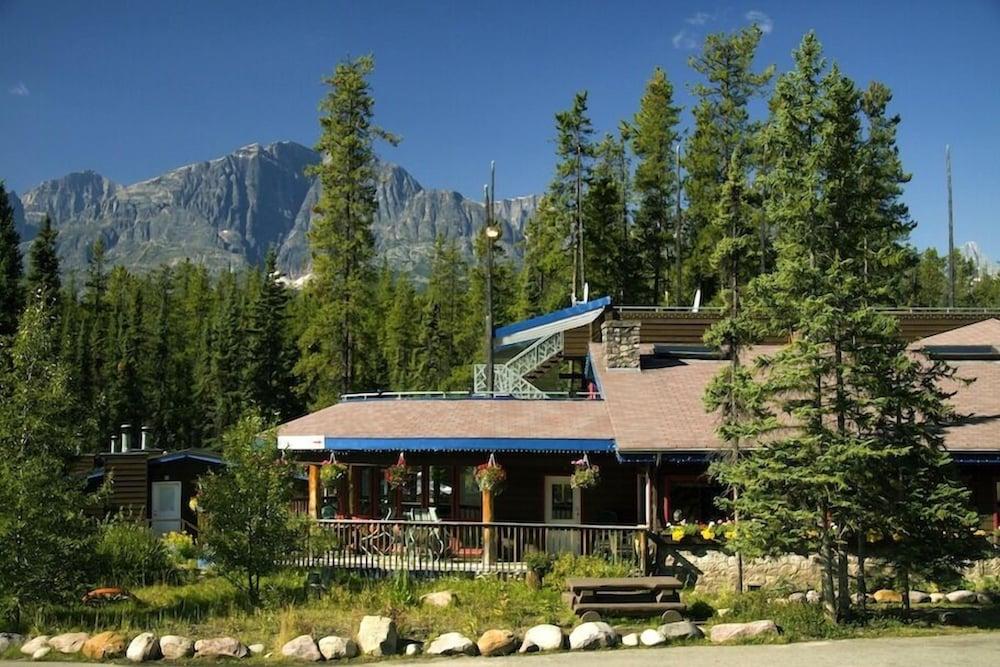 Sunwapta Falls Rocky Mountain Lodge Jasper Bagian luar foto